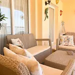 Beautiful Benalmadena Apartment With Sea Views!